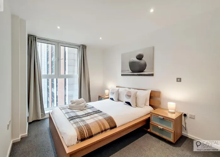 Fully Serviced Two Bed Apartment By Excel & O2