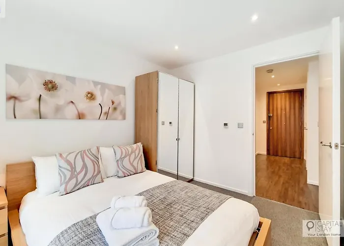 Fully Serviced Two Bed Apartment By Excel & O2