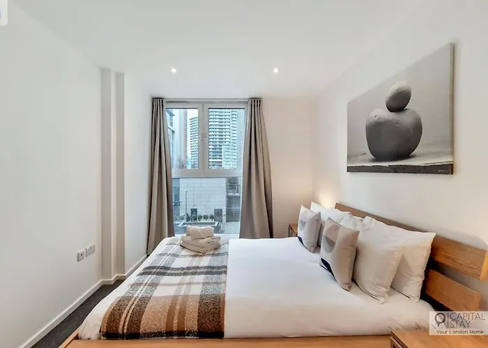 Fully Serviced Two Bed Apartment By Excel & O2